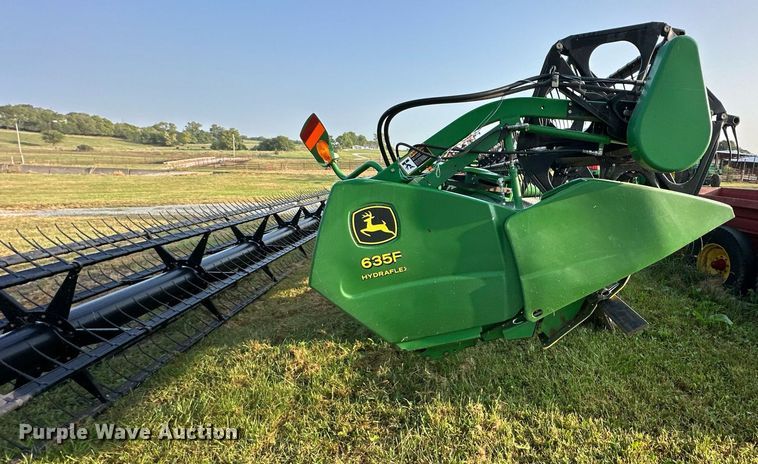 image for item DR2598 John Deere  635F flex head