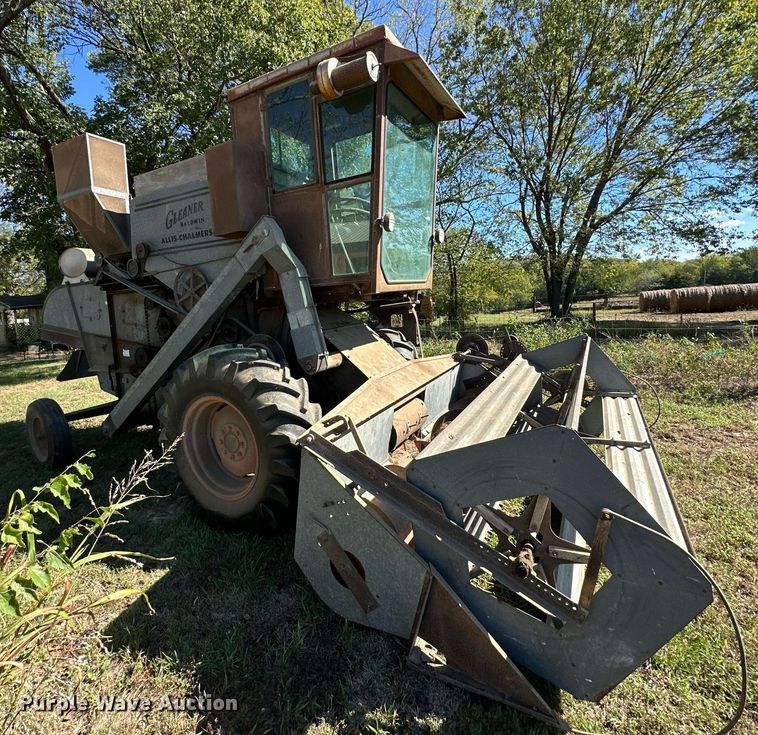 image for item DR2713 Gleaner  Model E combine