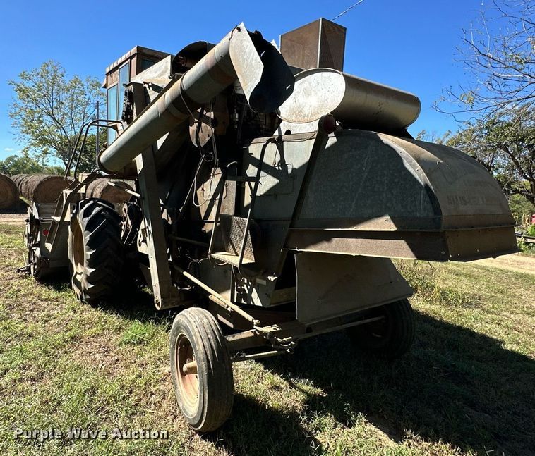 image for item DR2713 Gleaner  Model E combine