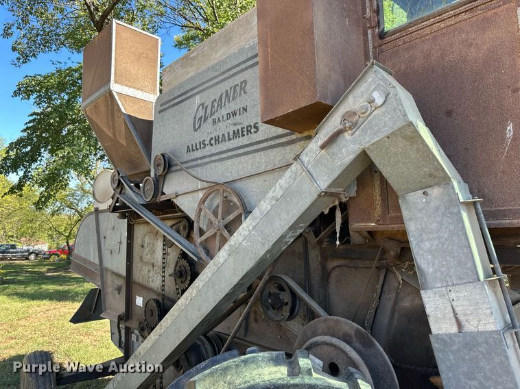 image for item DR2713 Gleaner  Model E combine