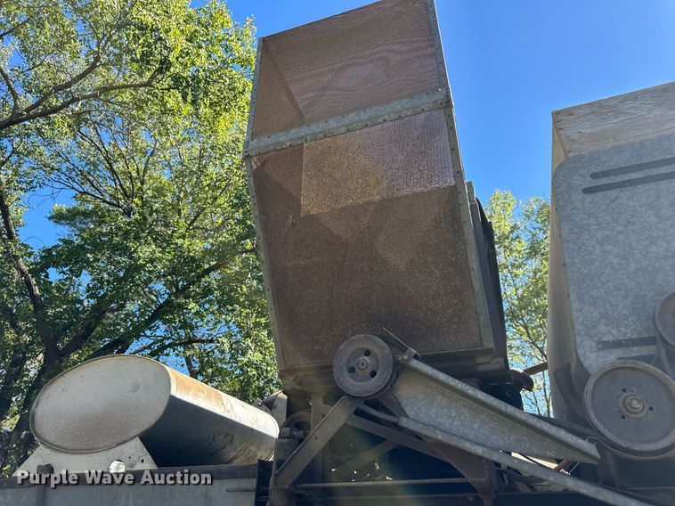 image for item DR2713 Gleaner  Model E combine