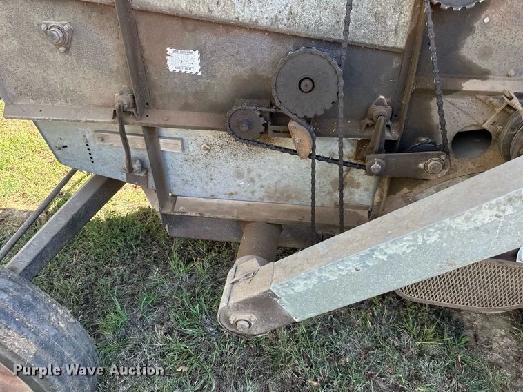 image for item DR2713 Gleaner  Model E combine