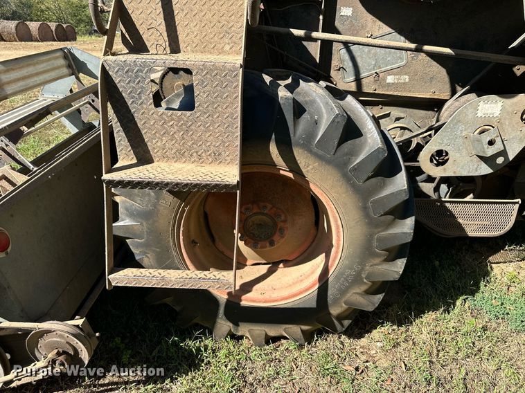 image for item DR2713 Gleaner  Model E combine