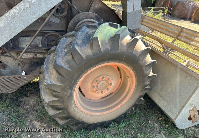 image for item DR2713 Gleaner  Model E combine