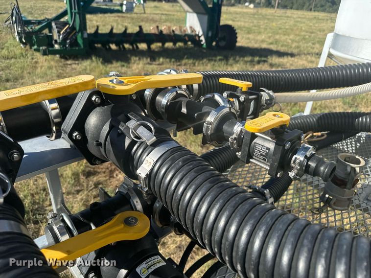 image for item DV2813 Aeromaster WT-3000 nurse tank trailer