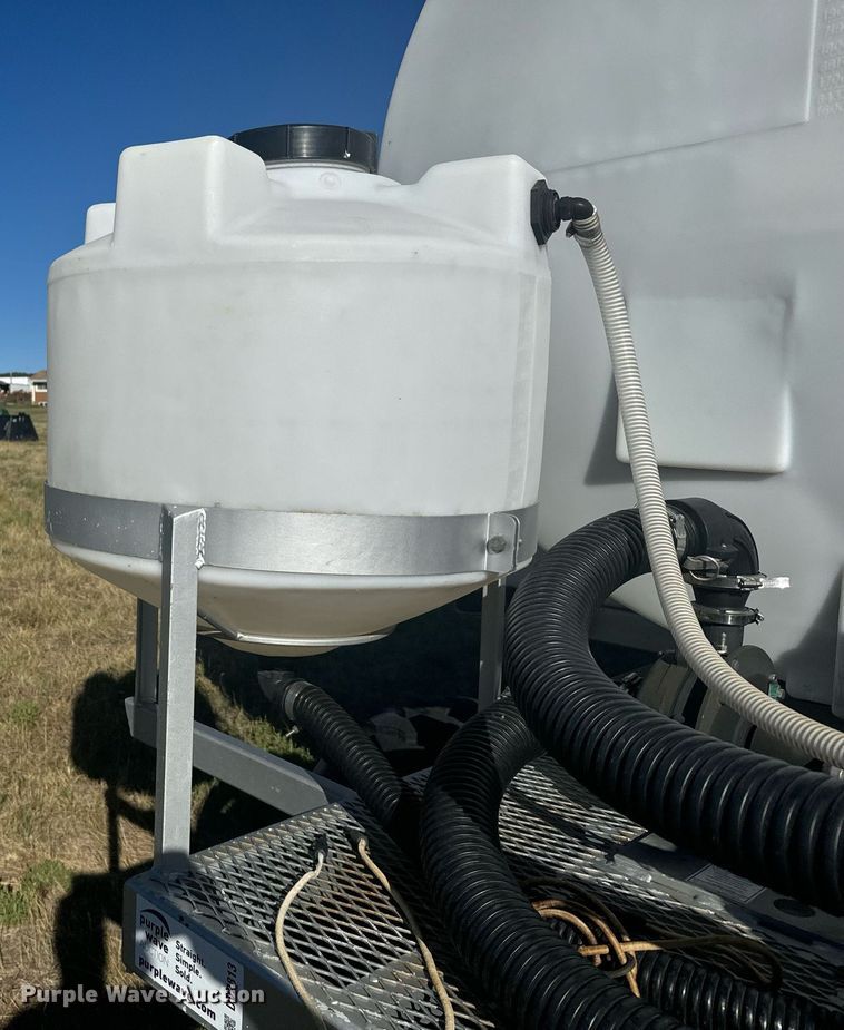 image for item DV2813 Aeromaster WT-3000 nurse tank trailer