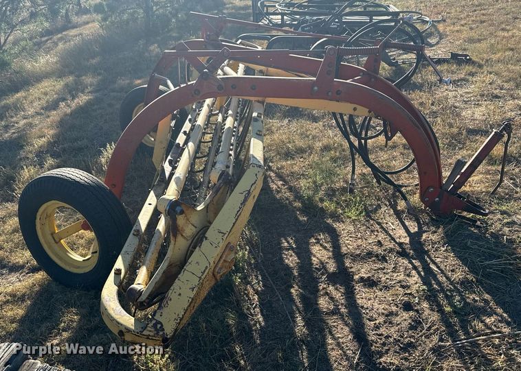 image for item DV2828 Hew Holland 258 hay rake