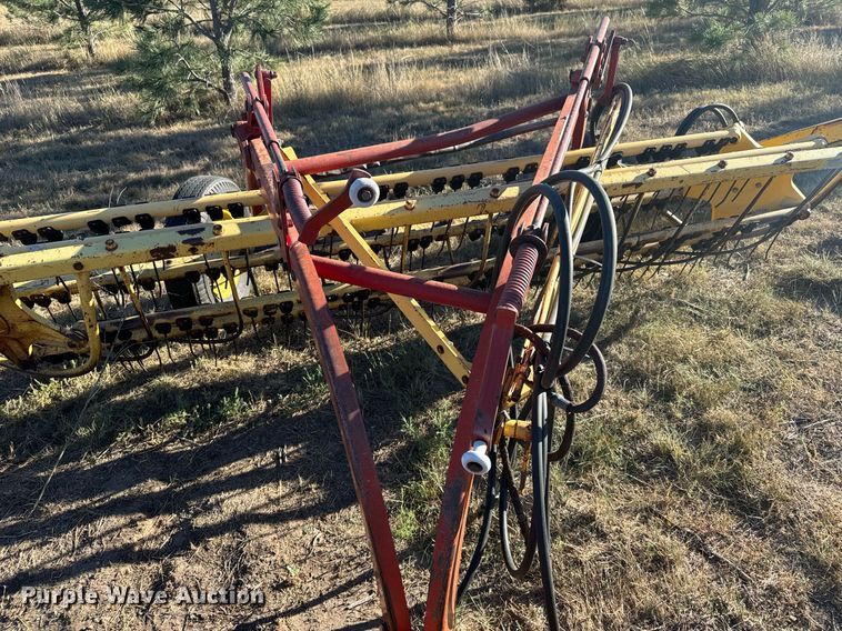 image for item DV2828 Hew Holland 258 hay rake