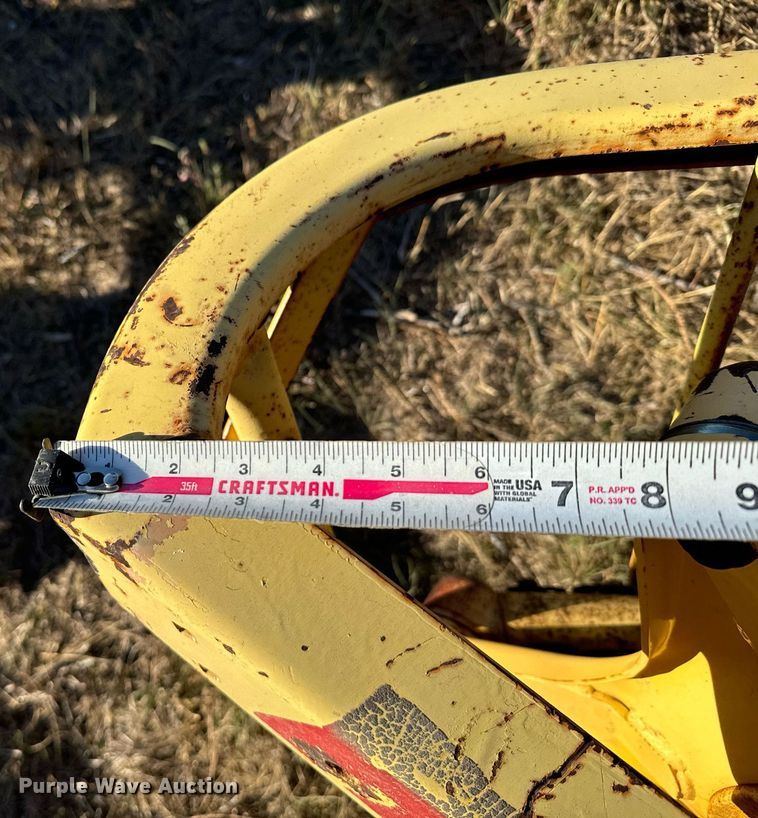 image for item DV2828 Hew Holland 258 hay rake