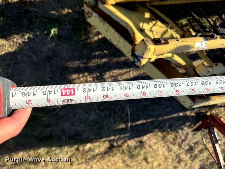 image for item DV2828 Hew Holland 258 hay rake