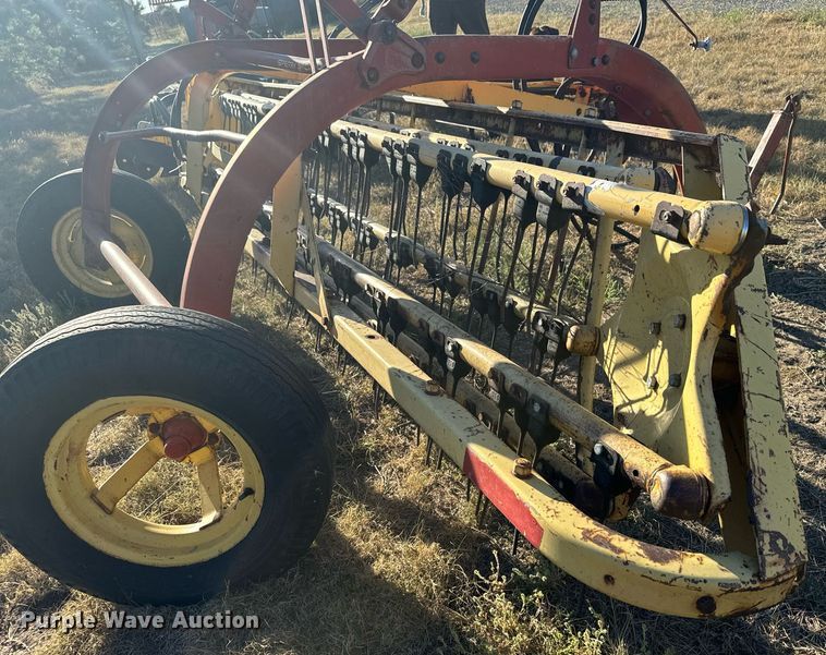 image for item DV2828 Hew Holland 258 hay rake