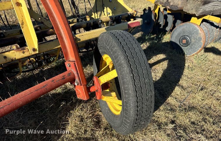 image for item DV2828 Hew Holland 258 hay rake