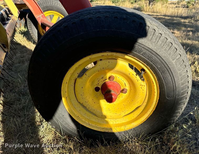 image for item DV2828 Hew Holland 258 hay rake