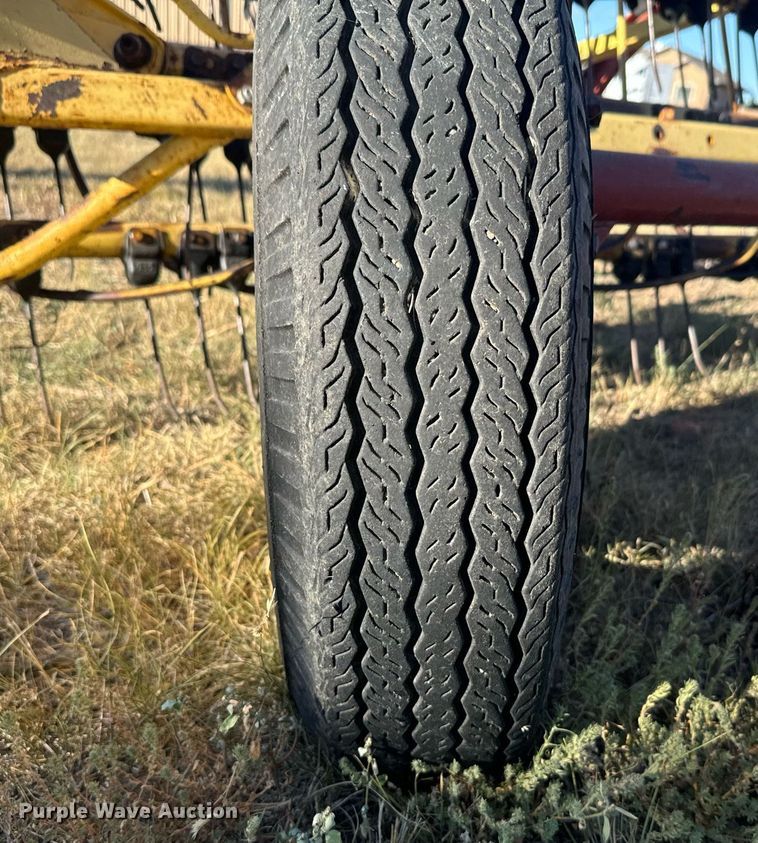 image for item DV2828 Hew Holland 258 hay rake