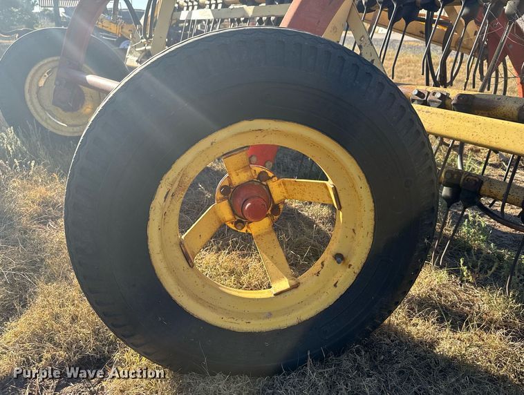 image for item DV2828 Hew Holland 258 hay rake