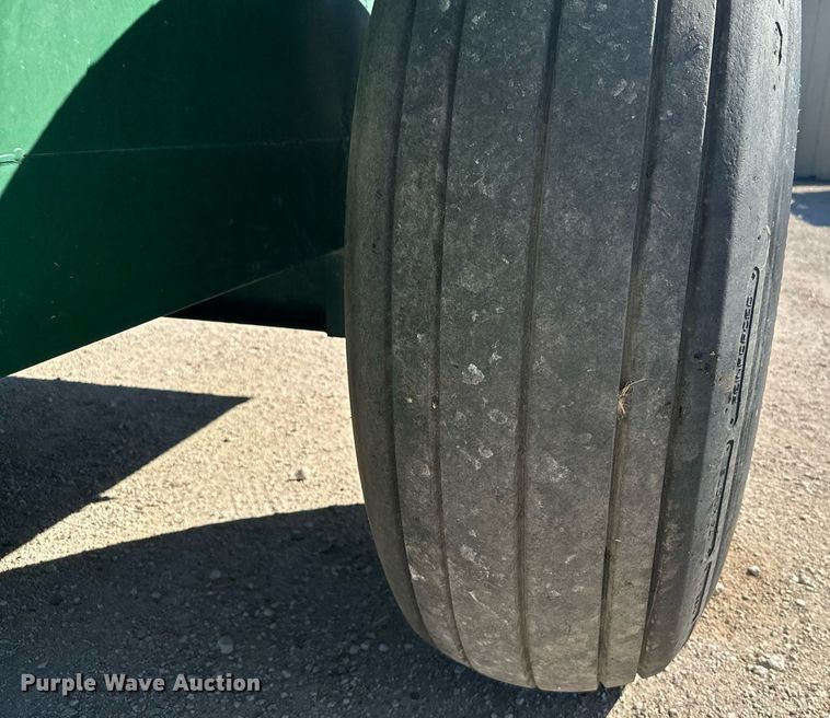 image for item DV2835 Harris & Thrush BIG 12 12-K grain cart