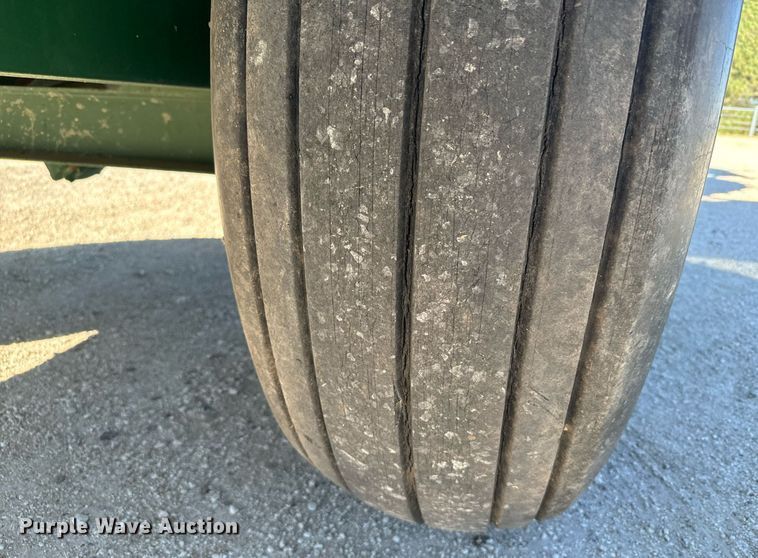 image for item DV2835 Harris & Thrush BIG 12 12-K grain cart