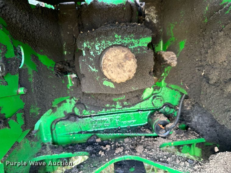 image for item DX1317 2000 John Deere 8410T tractor