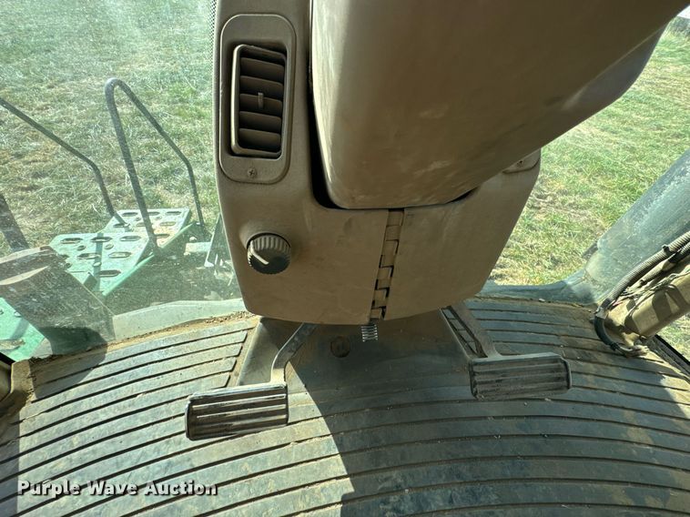 image for item DX1317 2000 John Deere 8410T tractor