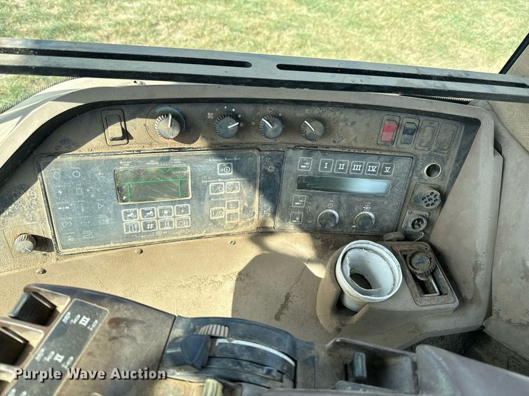 image for item DX1317 2000 John Deere 8410T tractor