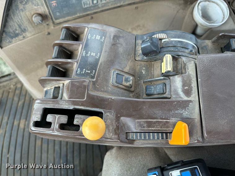 image for item DX1317 2000 John Deere 8410T tractor