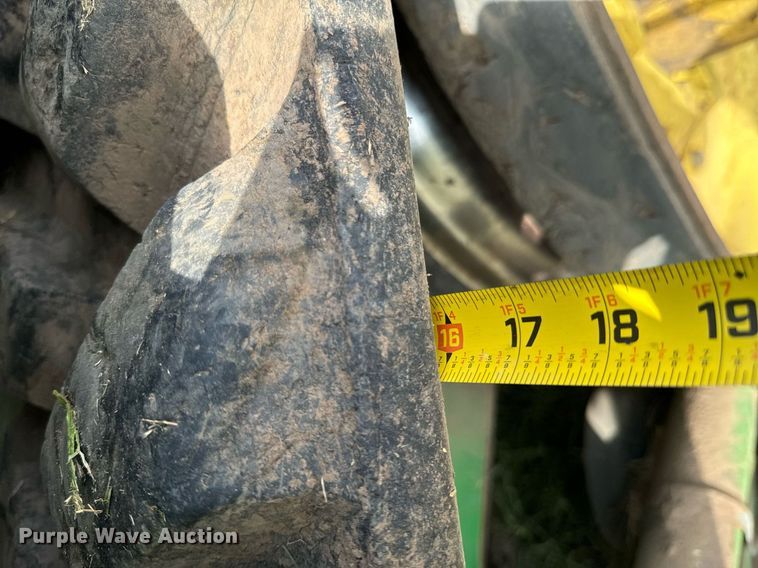 image for item DX1317 2000 John Deere 8410T tractor