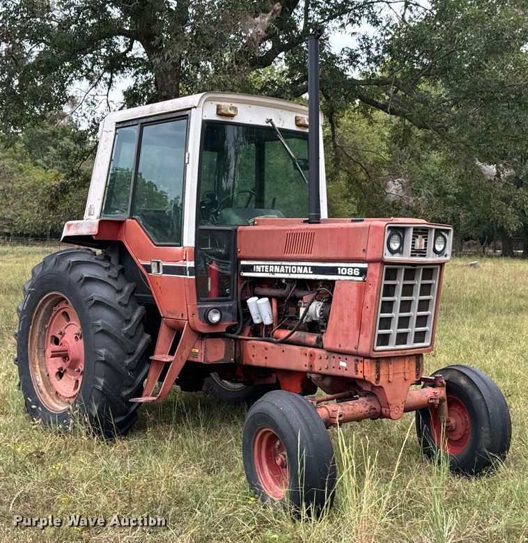image for item DX1329 International Harvester 1086 tractor