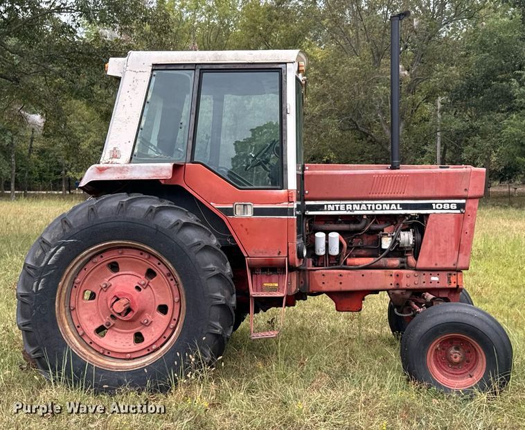 image for item DX1329 International Harvester 1086 tractor