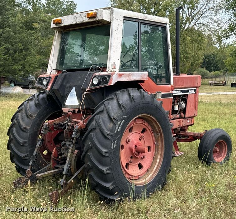 image for item DX1329 International Harvester 1086 tractor