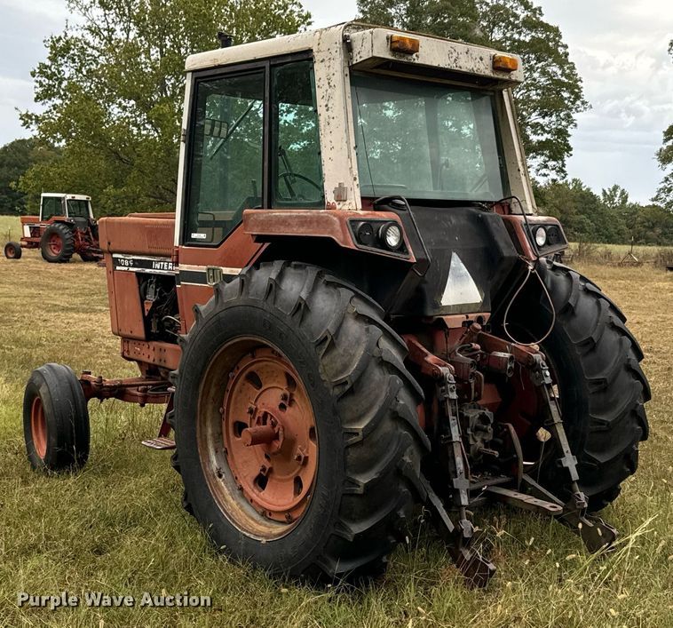 image for item DX1329 International Harvester 1086 tractor