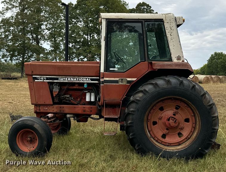 image for item DX1329 International Harvester 1086 tractor