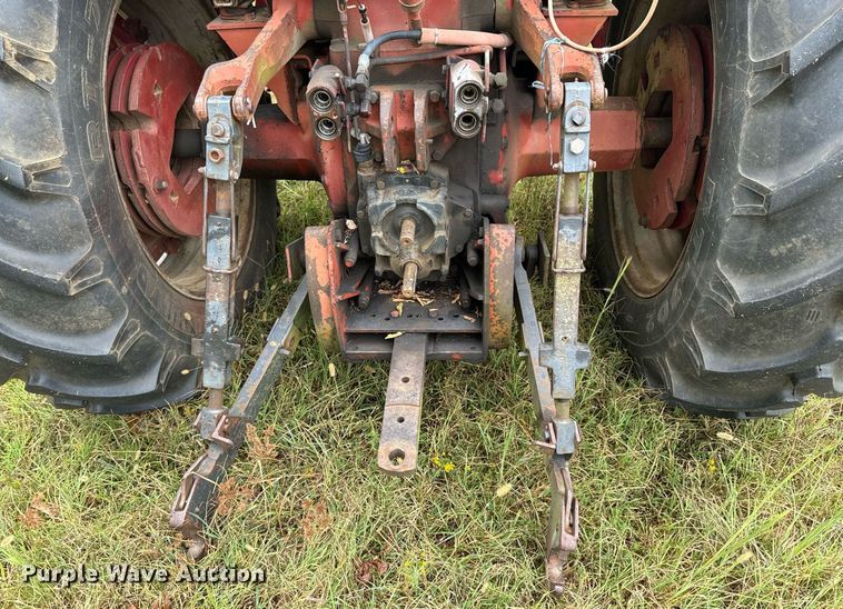 image for item DX1329 International Harvester 1086 tractor