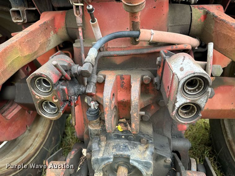 image for item DX1329 International Harvester 1086 tractor