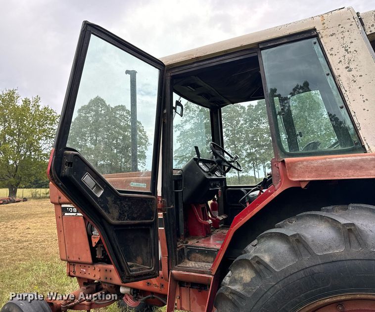 image for item DX1329 International Harvester 1086 tractor