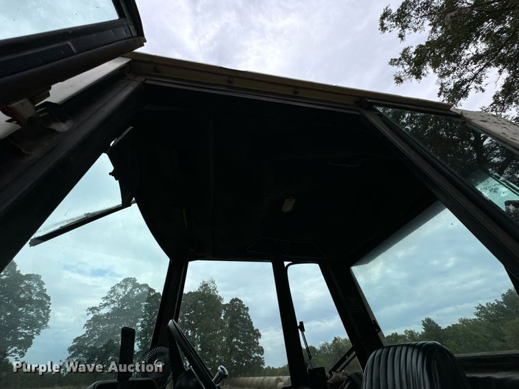 image for item DX1329 International Harvester 1086 tractor