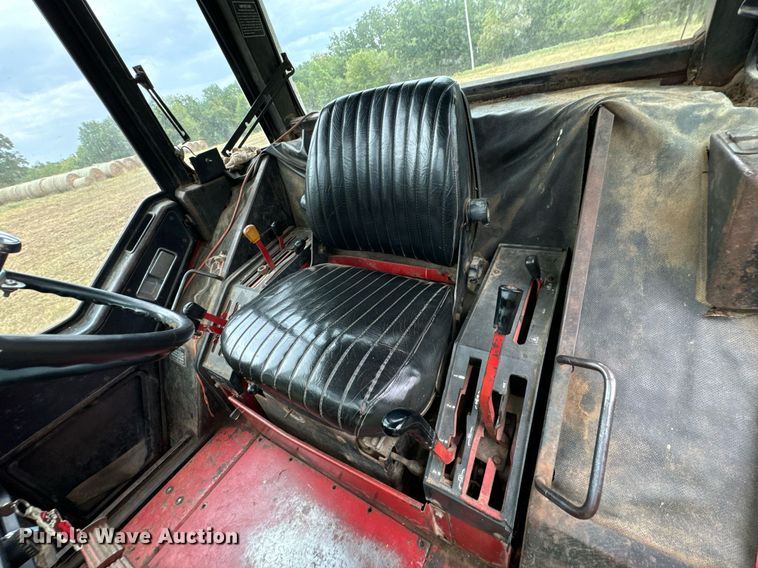 image for item DX1329 International Harvester 1086 tractor