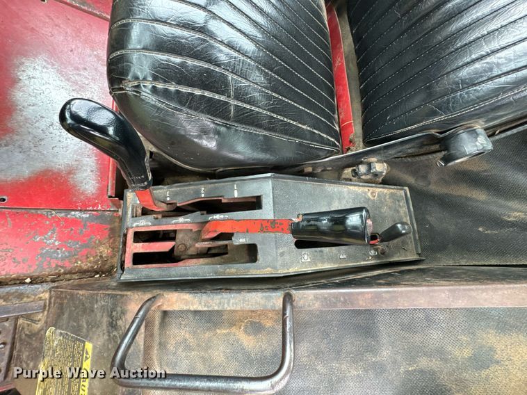 image for item DX1329 International Harvester 1086 tractor