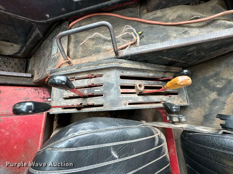 image for item DX1329 International Harvester 1086 tractor