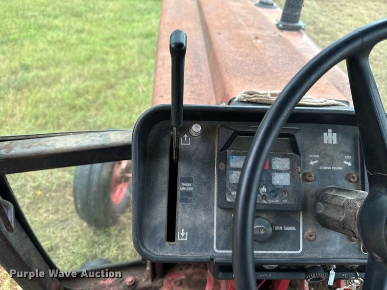image for item DX1329 International Harvester 1086 tractor