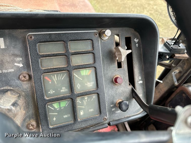 image for item DX1329 International Harvester 1086 tractor