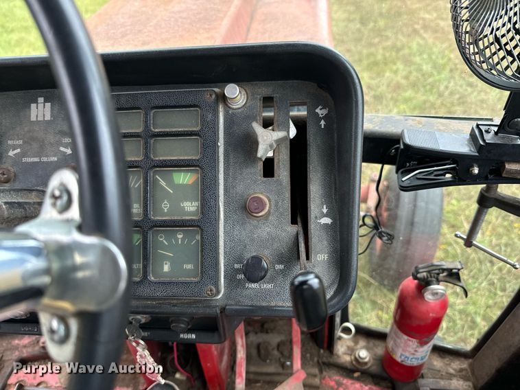 image for item DX1329 International Harvester 1086 tractor