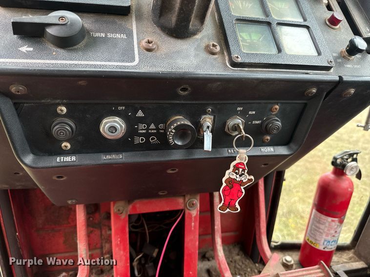 image for item DX1329 International Harvester 1086 tractor
