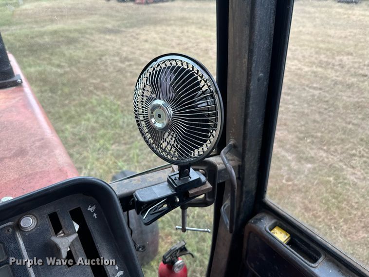 image for item DX1329 International Harvester 1086 tractor