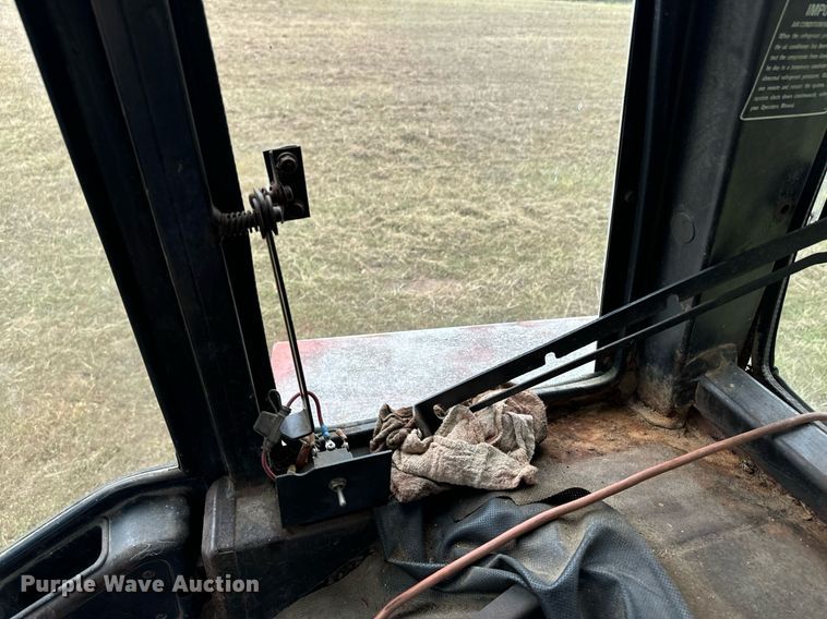 image for item DX1329 International Harvester 1086 tractor