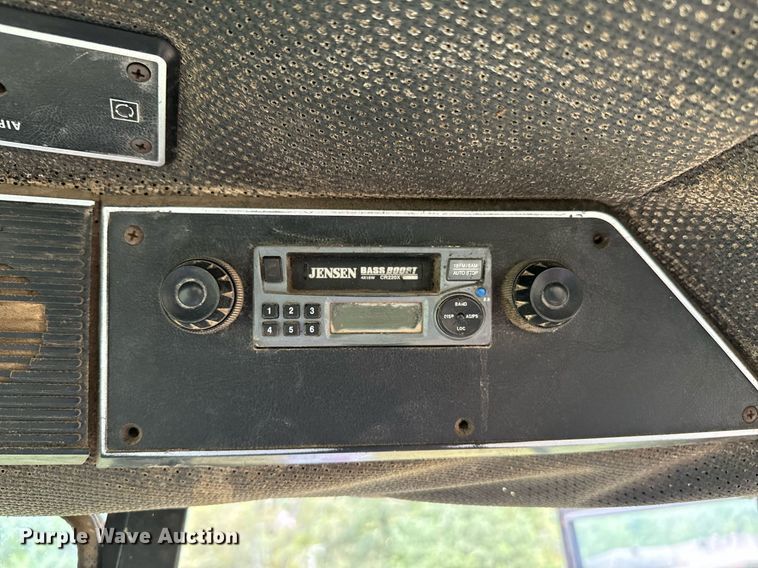 image for item DX1329 International Harvester 1086 tractor