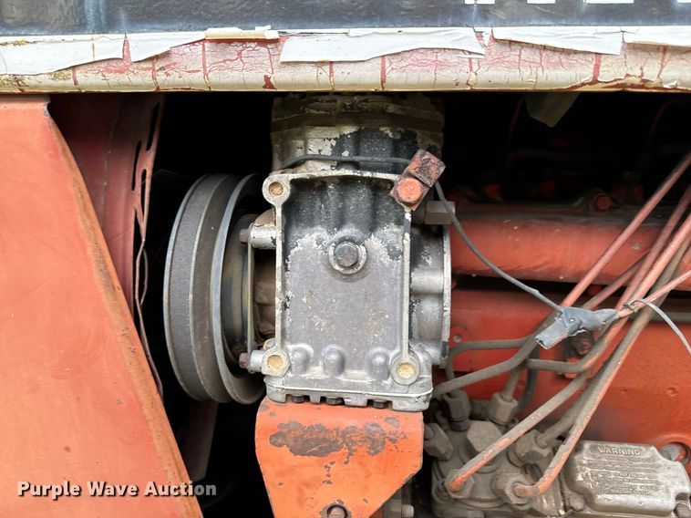 image for item DX1329 International Harvester 1086 tractor