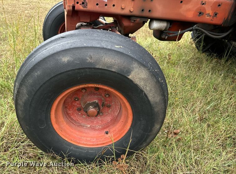 image for item DX1329 International Harvester 1086 tractor