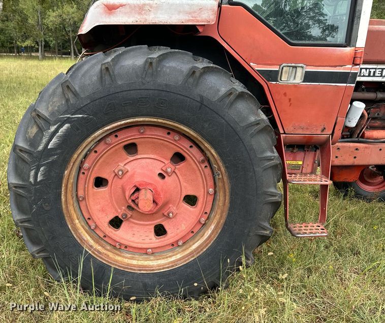 image for item DX1329 International Harvester 1086 tractor