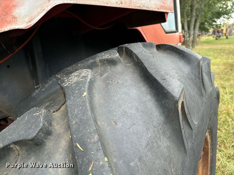 image for item DX1329 International Harvester 1086 tractor