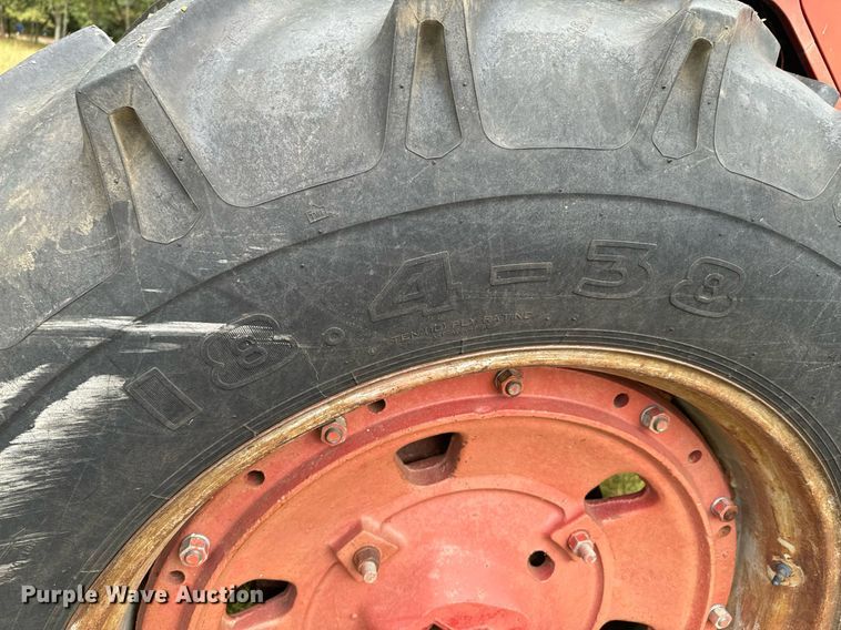 image for item DX1329 International Harvester 1086 tractor